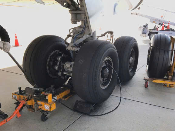 Lốp Xe Máy Bay: Yếu Tố Quan Trọng Trong Việc Duy Trì Hiệu Suất Và An Toàn Bay